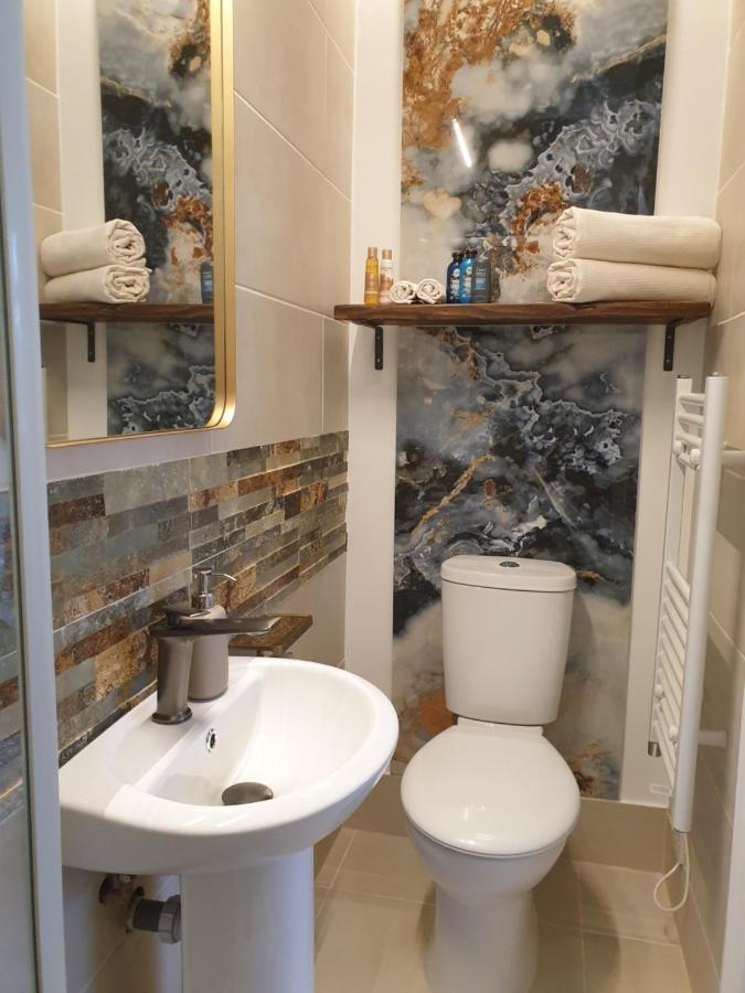 Beautiful Double En-Suite Room, Separate Entrance, Ilford, Central Line Gants Hill, Free Parking Exterior foto
