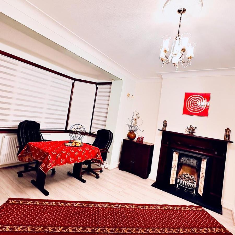 Beautiful Double En-Suite Room, Separate Entrance, Ilford, Central Line Gants Hill, Free Parking Exterior foto