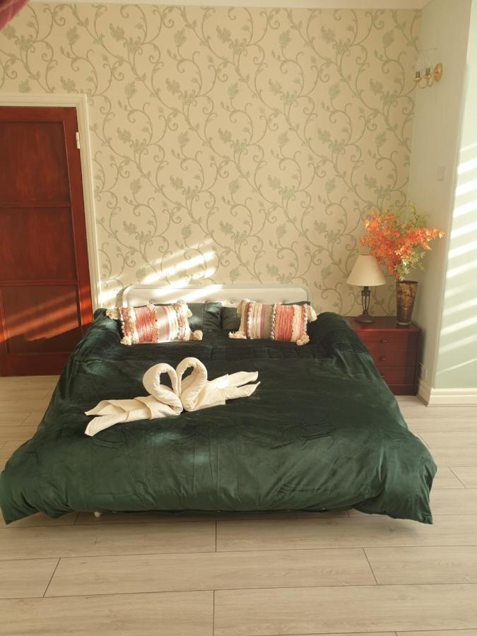Beautiful Double En-Suite Room, Separate Entrance, Ilford, Central Line Gants Hill, Free Parking Exterior foto