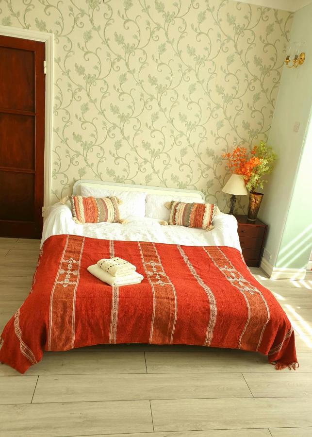 Beautiful Double En-Suite Room, Separate Entrance, Ilford, Central Line Gants Hill, Free Parking Exterior foto